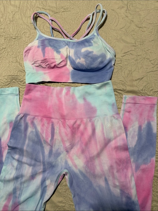 Other - Tie-Dye Sports Bra & Leggings Set in Pastel Pink, Blue & Mint